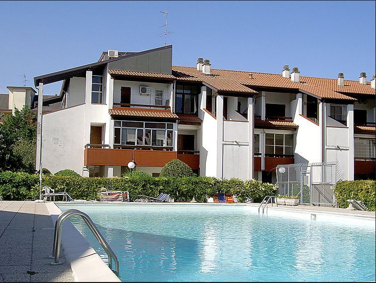 ATHENA 7E: Appartamento uso vacanza in affitto al piano primo in complesso residenziale con uso di piscina